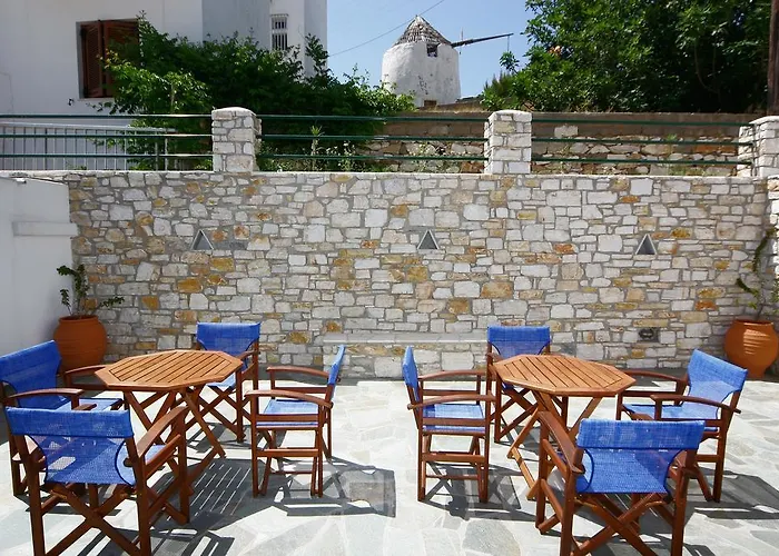 Anna's Parikia باروس